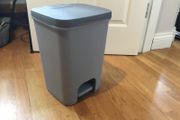 Medium sized foot pedal bin.