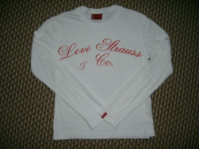 T-shirt long sleeve  Levis 10 years.
