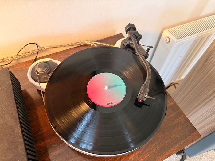Pro-ject RPM 1 Carbon Turntable White