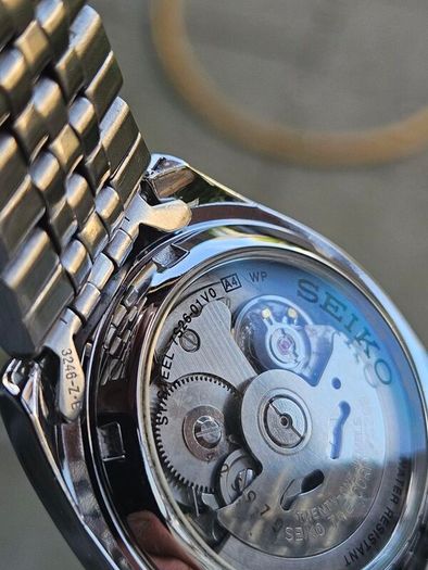 Watch Seiko 5 Automatic.