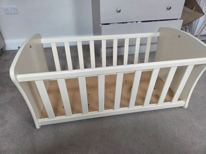 baby crib