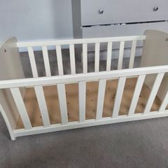 baby crib