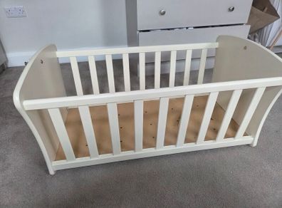 baby crib