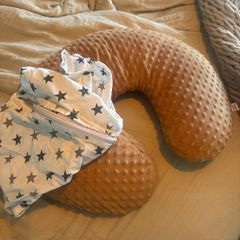 Feeding cushion