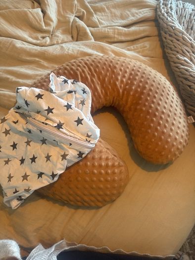 Feeding cushion