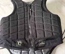 Champion Ti22 - Back protector black XLC (short)