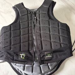 Champion Ti22 - Back protector black XLC (short)