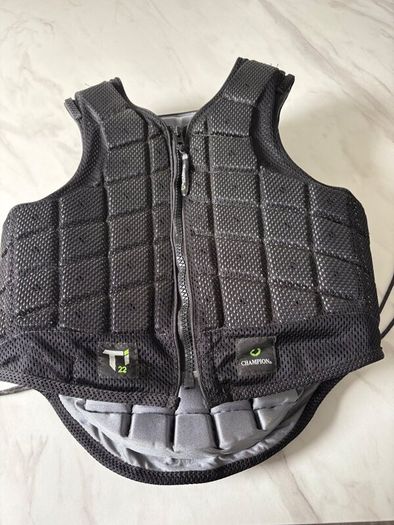 Champion Ti22 - Back protector black XLC (short)