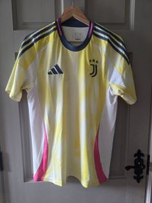 Football shirts (10 shirts all size M)