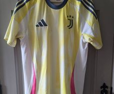 Football shirts (12 shirts all size M)