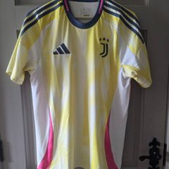 Football shirts (12 shirts all size M)