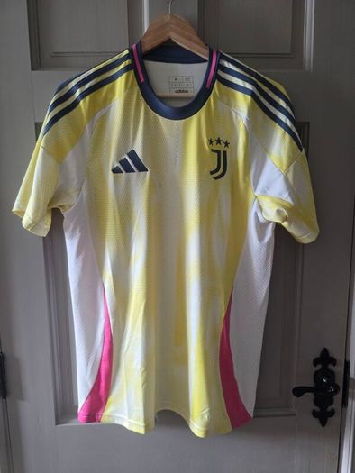 Football shirts (10 shirts all size M)