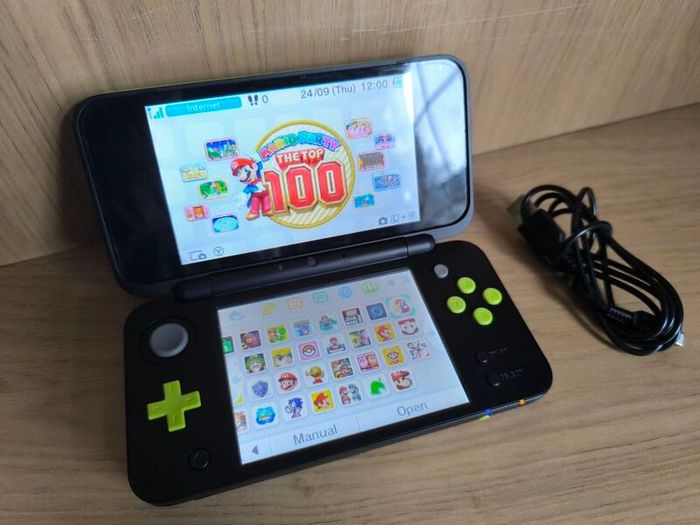 Nintendo 2DS XL with 30 games