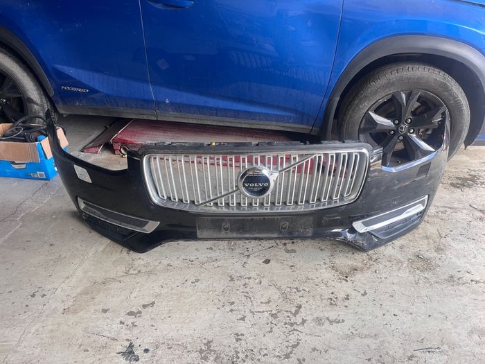 Volvo xc90 bomper with grill