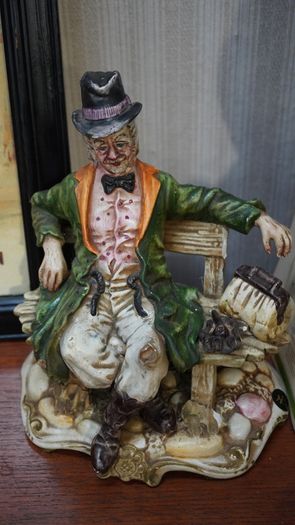 Capodimonte-Style Figurine