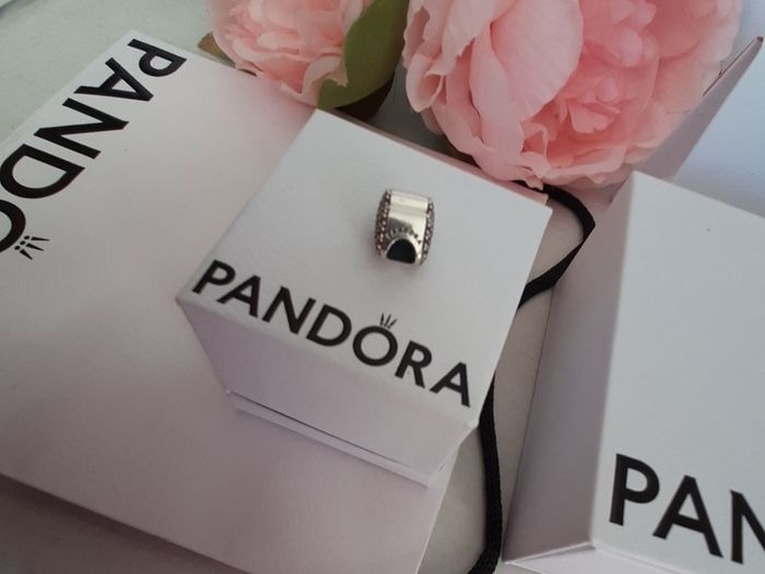 New genuine pandora lips charm