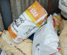 Feed bags for turf