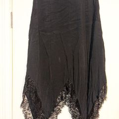 Beautiful dipped hem with lace midi skirt