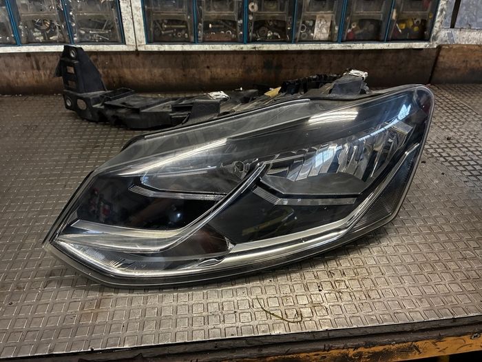 Headlight Volkswagena Polo V (model 6C)