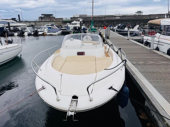 Boat - Jeanneau Cap Camarat 715 WA