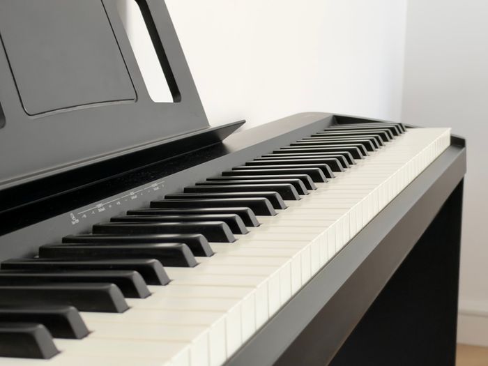 Roland FP-10 Digital Piano - Full Set with Stand, Stool & Pedal - Perfect Condition