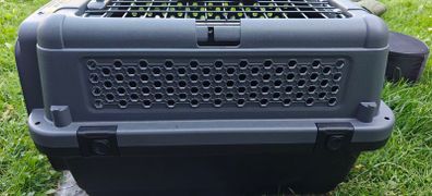 Pet travel crate