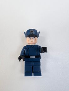 100% LEGO Star Wars Minifigure First Order Officer (75166) (Genuine)