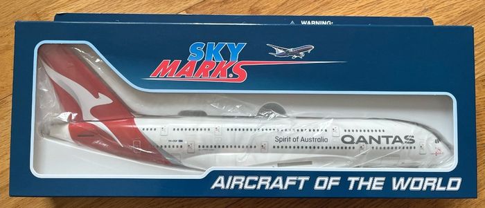 NEW BOXED LARGE Qantas Airbus A380 Scale Model Aircraft