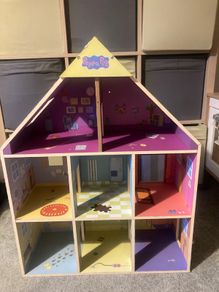 Peppa Pig doll house