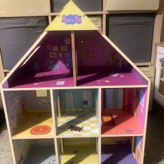 Peppa Pig doll house