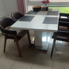 Extendable table