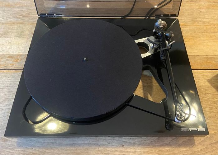 Rega RP8 Planar 8 Turntable with RB808 Tonearm and TTPSU Speed Control Power Supply Unit