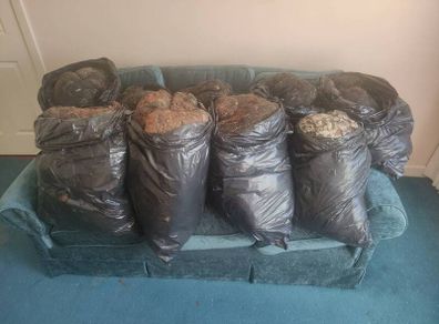 Job lot of vintage horsehair and natural upholstery stuffing weighing approximately 35KG