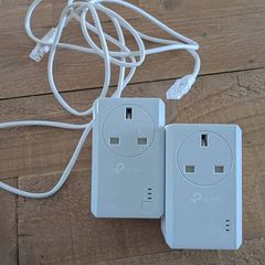 AV600 passthrough powerline adapter