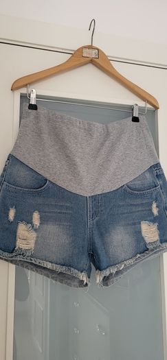 UNSIGNED Distressed denim maternity shorts Sz M (Fit 12UK)