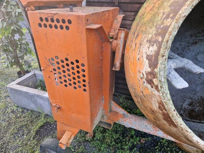 Diesel cement mixer