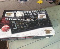 Traktor Kontrol S4 mk1