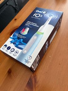 Oral-B iO3 Electric Toothbrushes Adults, 1 Toothbrush Head & Travel Case, 3 Modes With Teeth Whitening