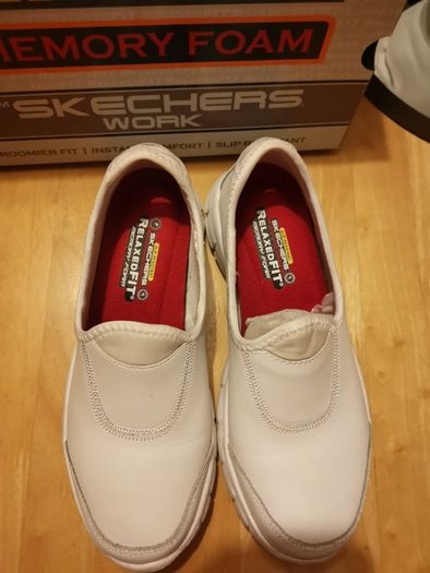 Skechers Sure Track -