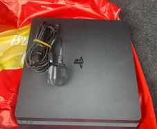 playstation 4 500GB - console and power cable