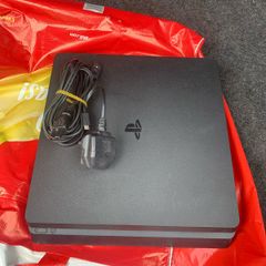 playstation 4 500GB - console and power cable
