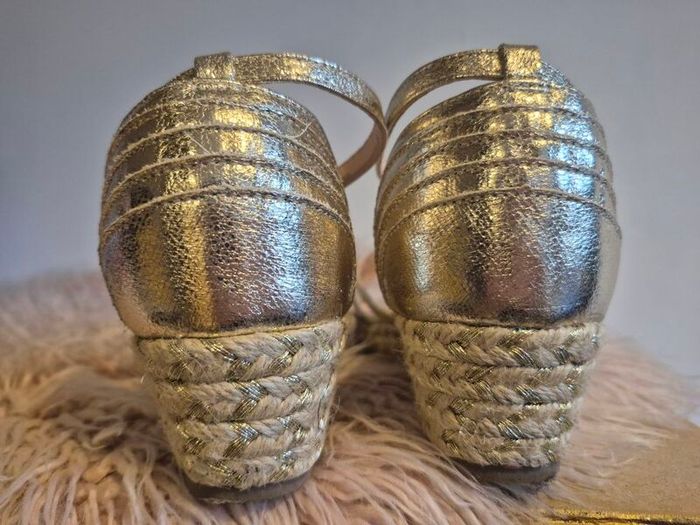 NEXT_Occasion Kids Wedge Sandals in Gold, size 3