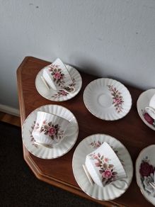 Cups & saucers