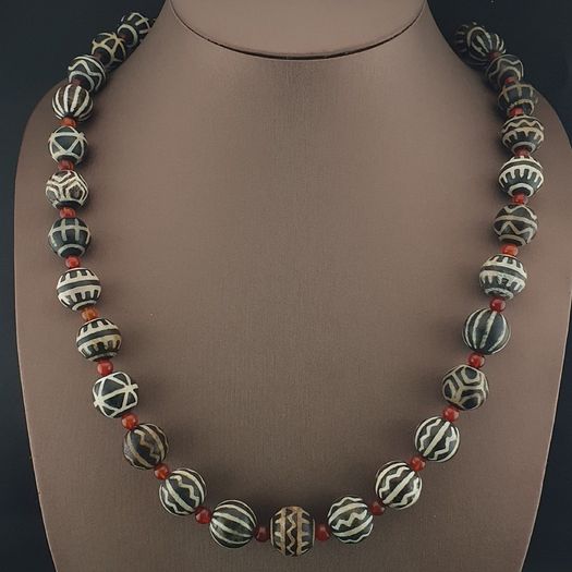 Antique Burmese Pumtek Pyu Petrified Wood Beads Necklace