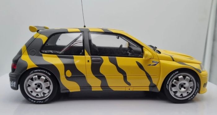 Renault Clio Maxi Presentation 1995 Ottomobile - 1/18 - New In Box
