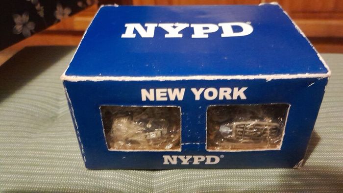 New York NYPD Salt and pepper set. New and unused