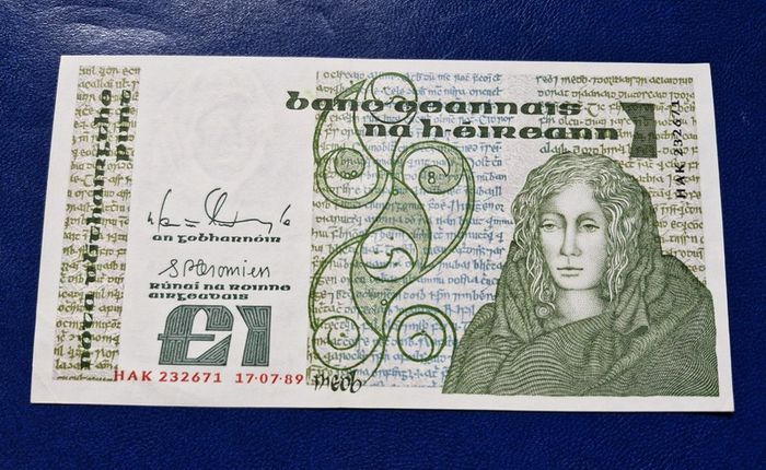 Set of 5 In Sequence Ireland 1 Pound 1989  (HAK) Banknote's