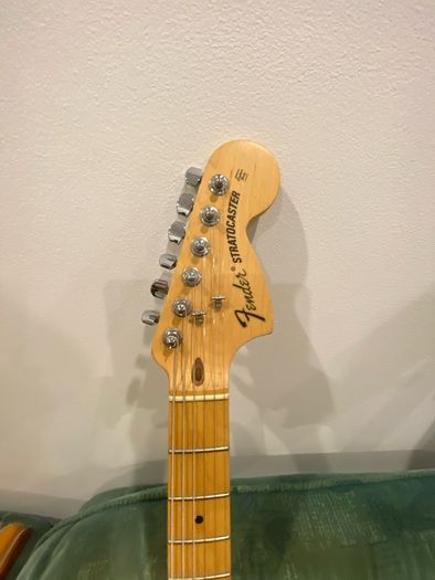 Fender Performer Series Highway Strat with case