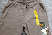 NEW.boy's shorts. Age6/7