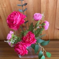 Artificial Flowers in a clear vase.(New)